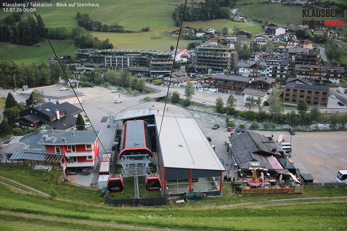 Archived image Webcam Klausberg gondola, Cadipietra/Steinhaus