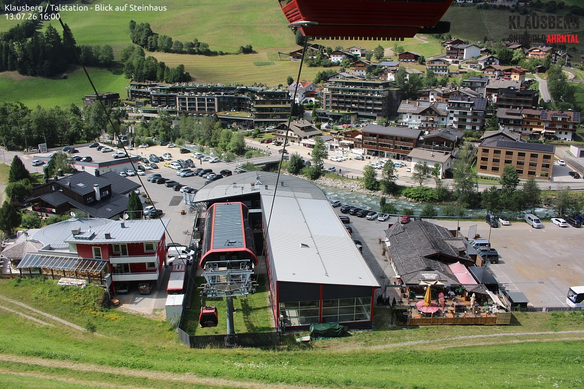 Archived image Webcam Klausberg gondola, Cadipietra/Steinhaus