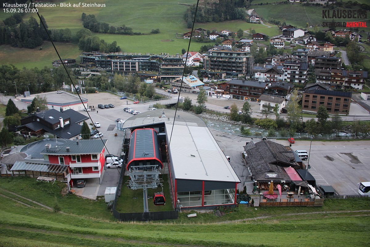 Archived image Webcam Klausberg gondola, Cadipietra/Steinhaus
