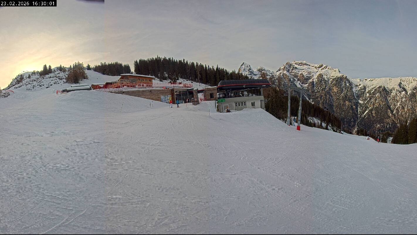 Archiv Foto Webcam Ladurns Gondelbahn Bergstation