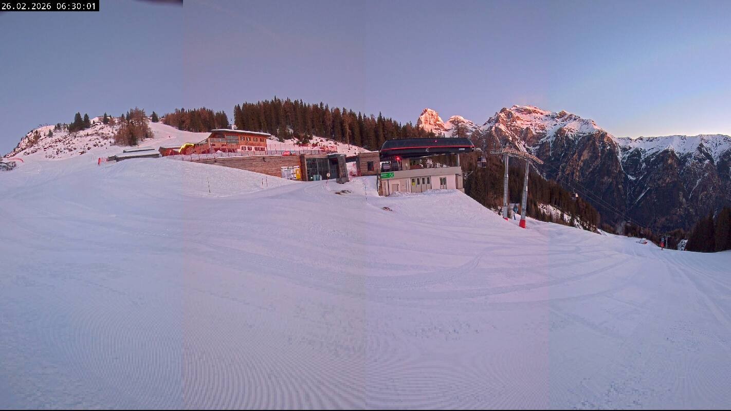 Archiv Foto Webcam Ladurns Gondelbahn Bergstation