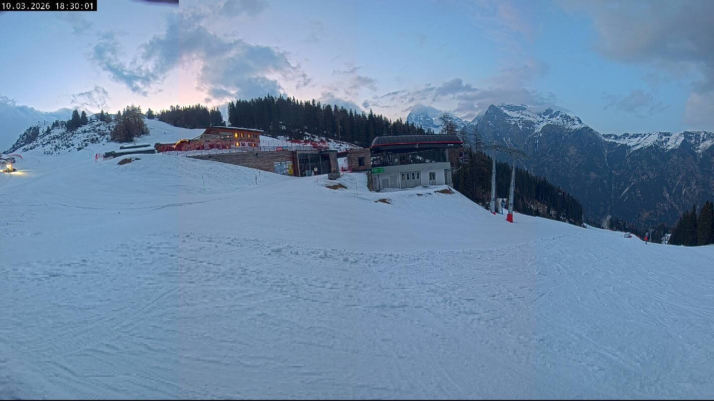 Archiv Foto Webcam Ladurns Gondelbahn Bergstation