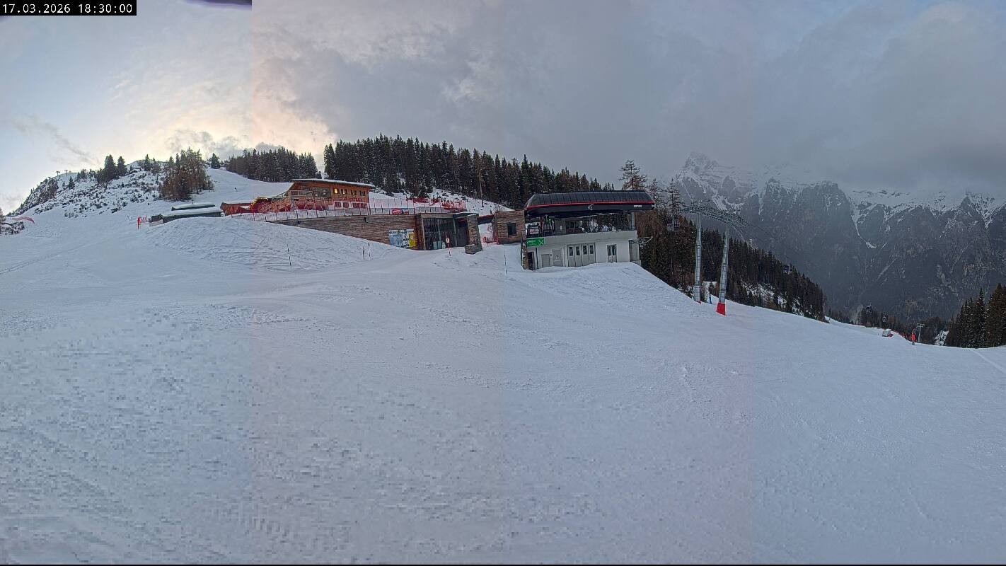 Archiv Foto Webcam Ladurns Gondelbahn Bergstation