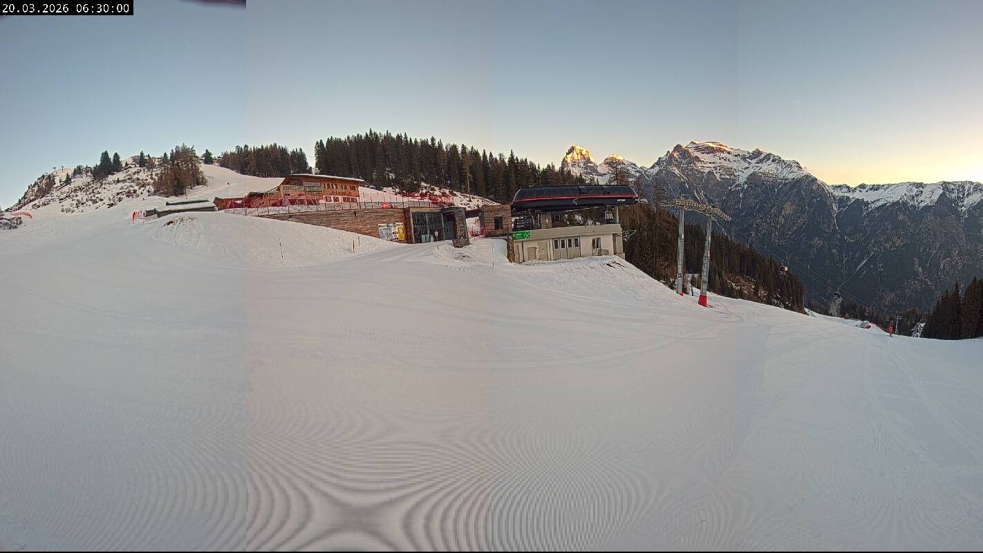 Archiv Foto Webcam Ladurns Gondelbahn Bergstation