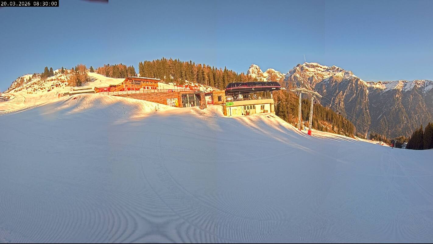 Archiv Foto Webcam Ladurns Gondelbahn Bergstation