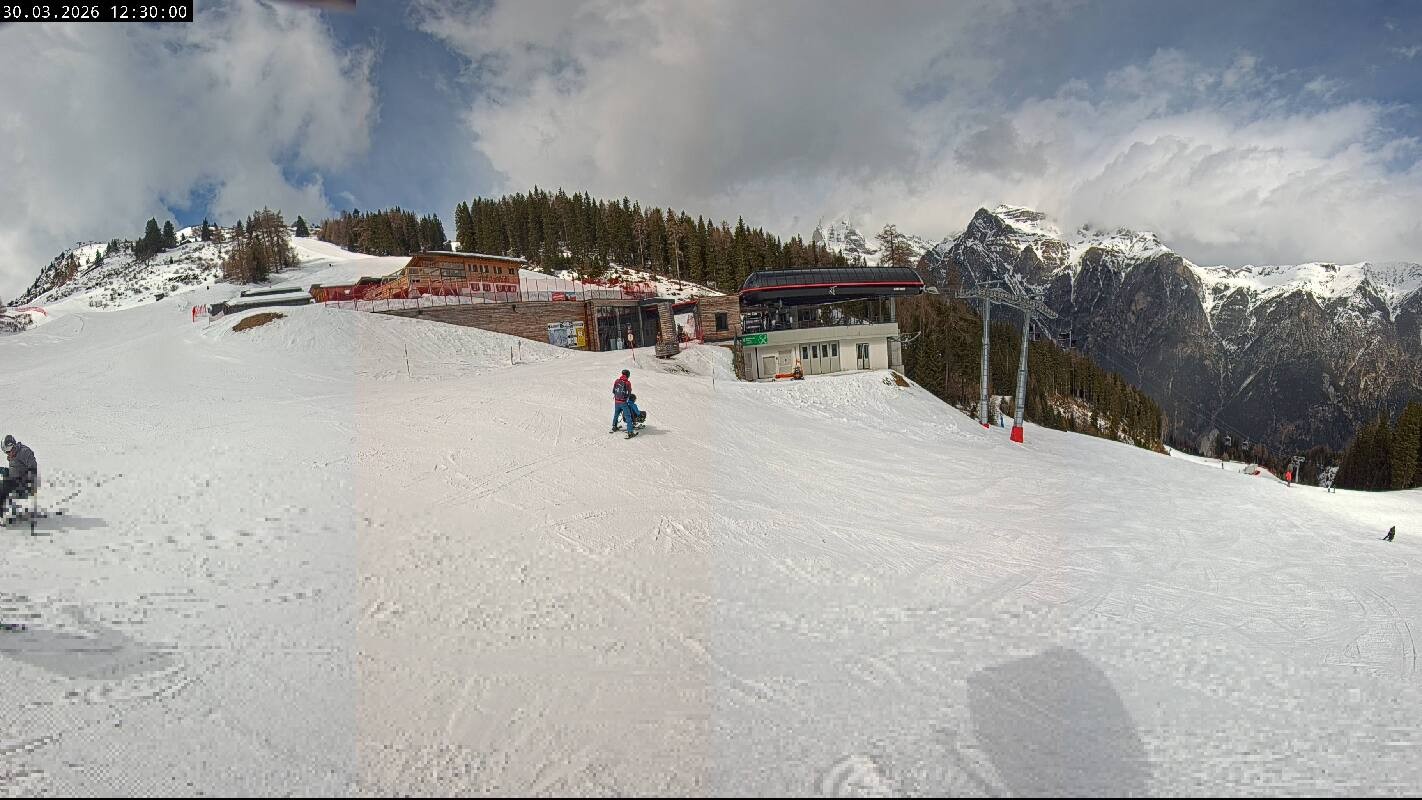 Archiv Foto Webcam Ladurns Gondelbahn Bergstation