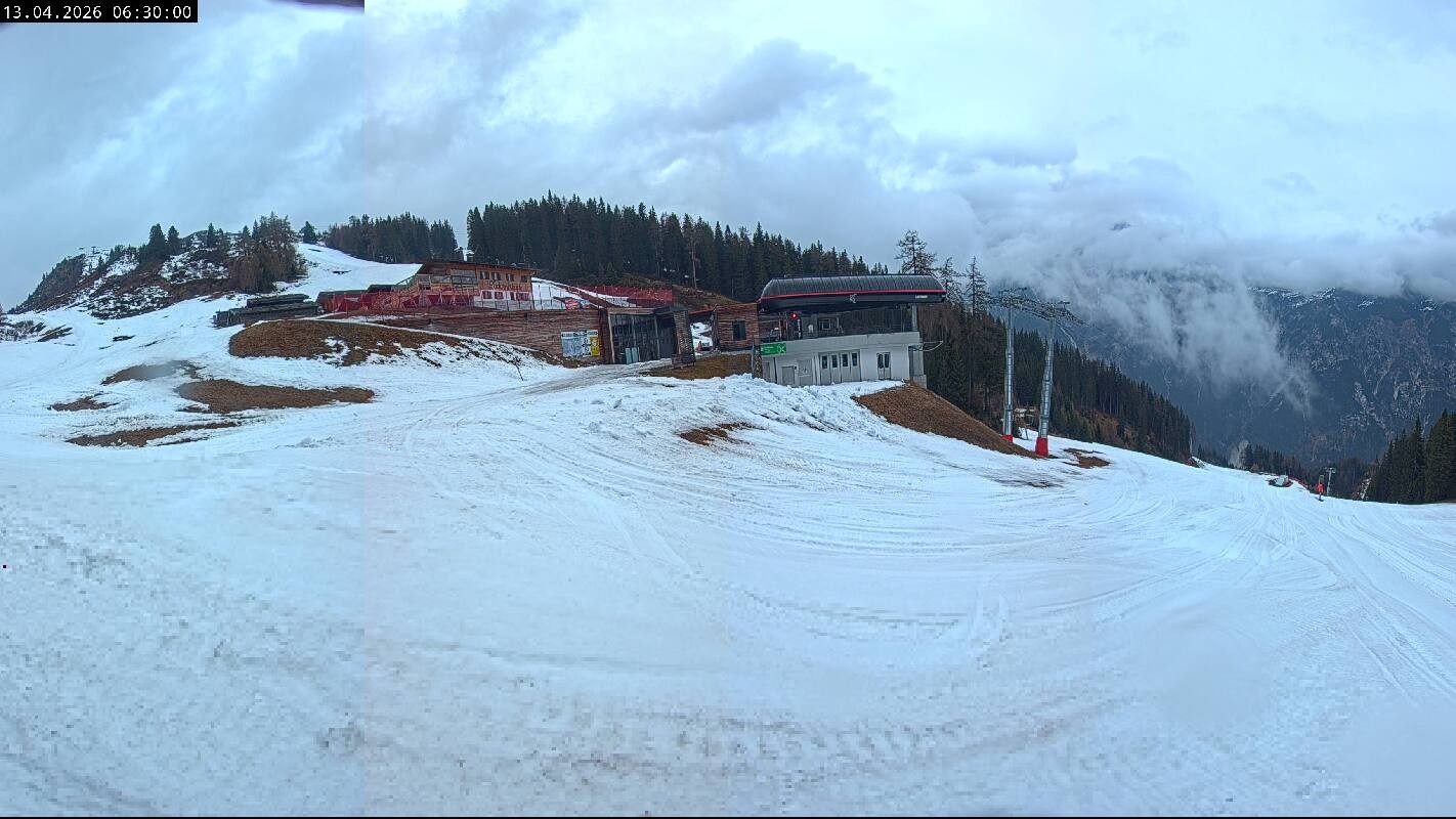 Archiv Foto Webcam Ladurns Gondelbahn Bergstation