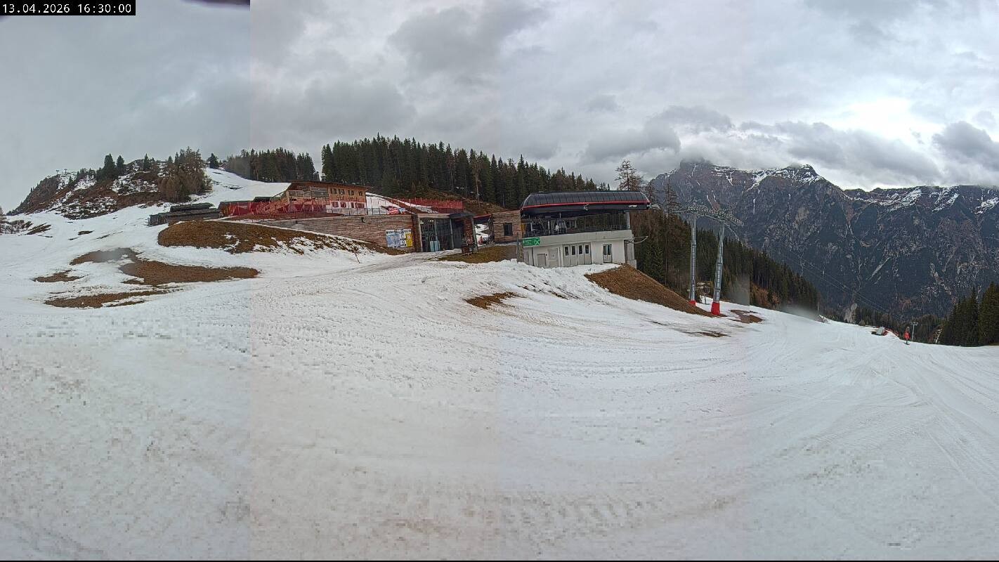 Archiv Foto Webcam Ladurns Gondelbahn Bergstation