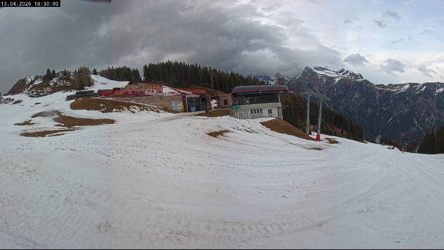 Archiv Foto Webcam Ladurns Gondelbahn Bergstation