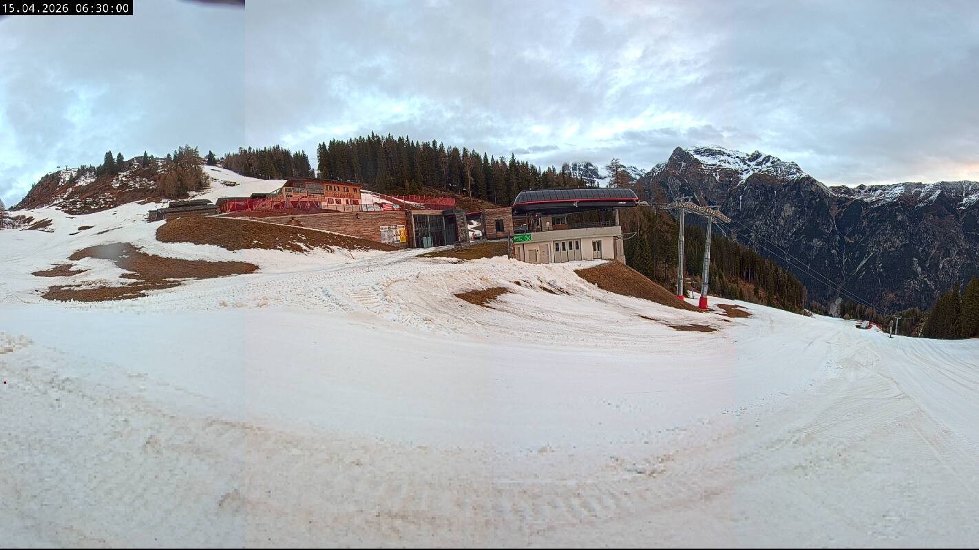 Archiv Foto Webcam Ladurns Gondelbahn Bergstation