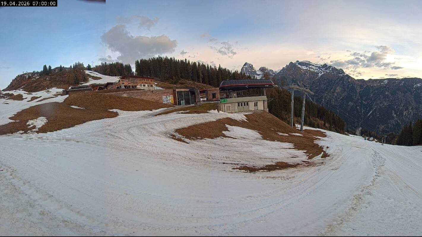 Archiv Foto Webcam Ladurns Gondelbahn Bergstation