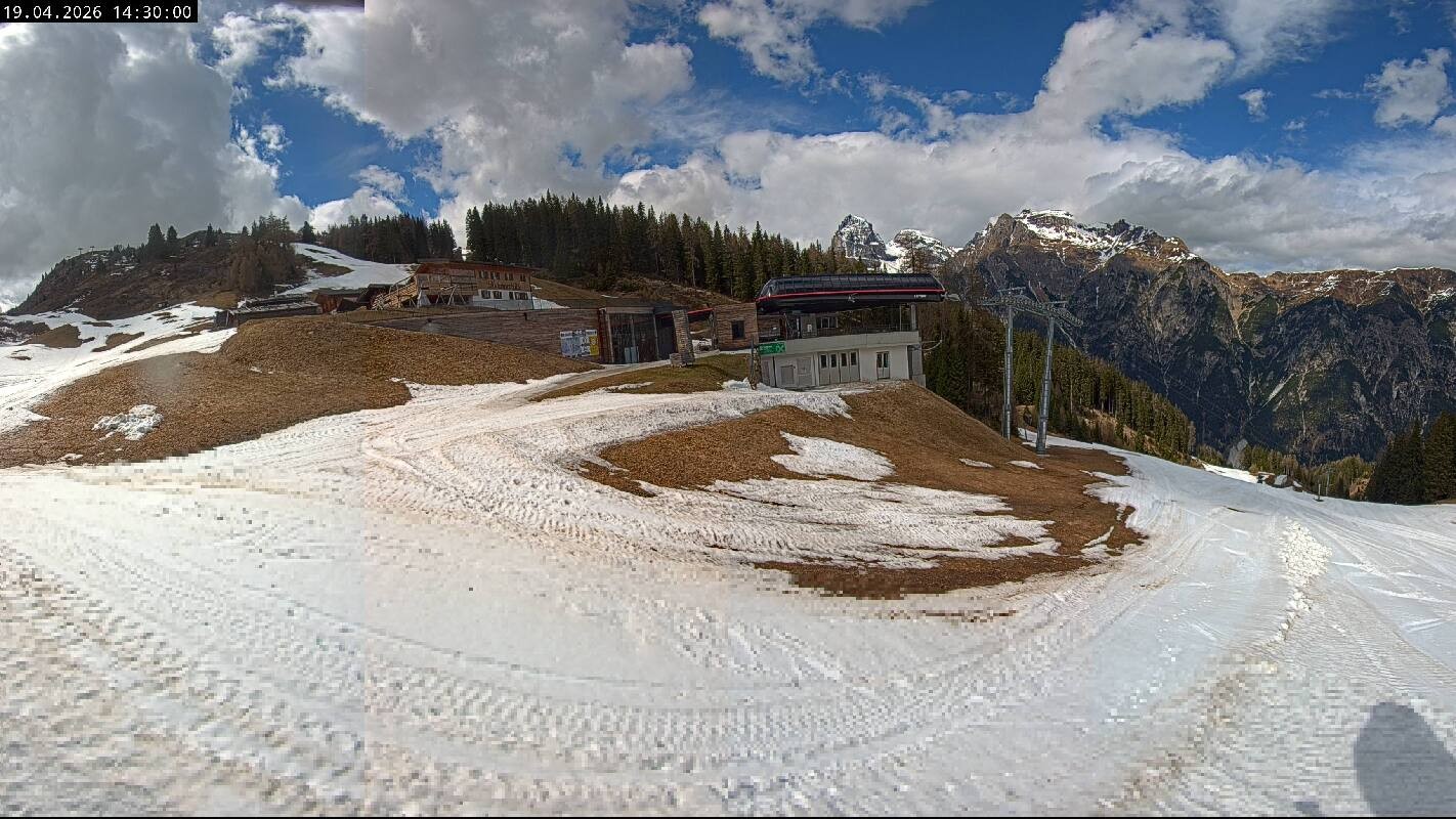 Archiv Foto Webcam Ladurns Gondelbahn Bergstation