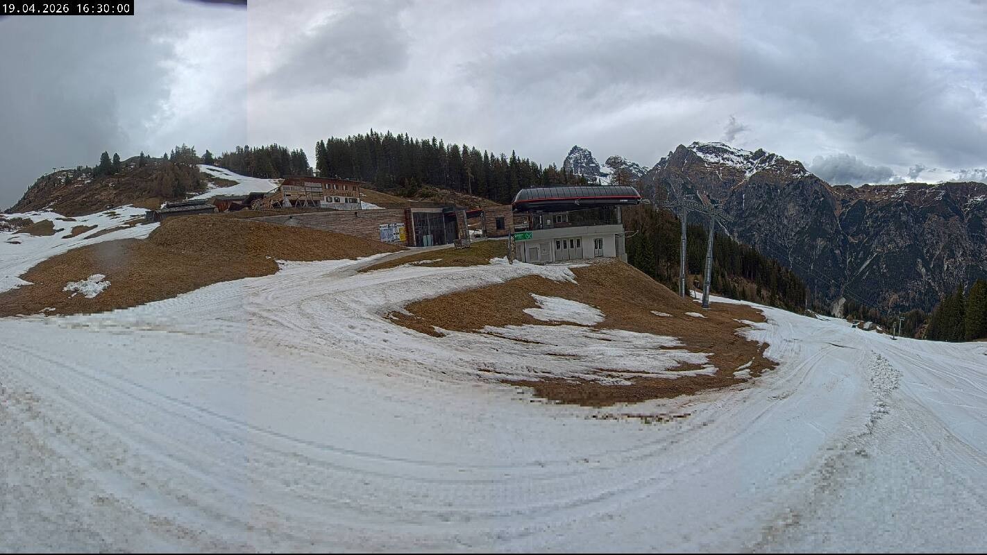 Archiv Foto Webcam Ladurns Gondelbahn Bergstation