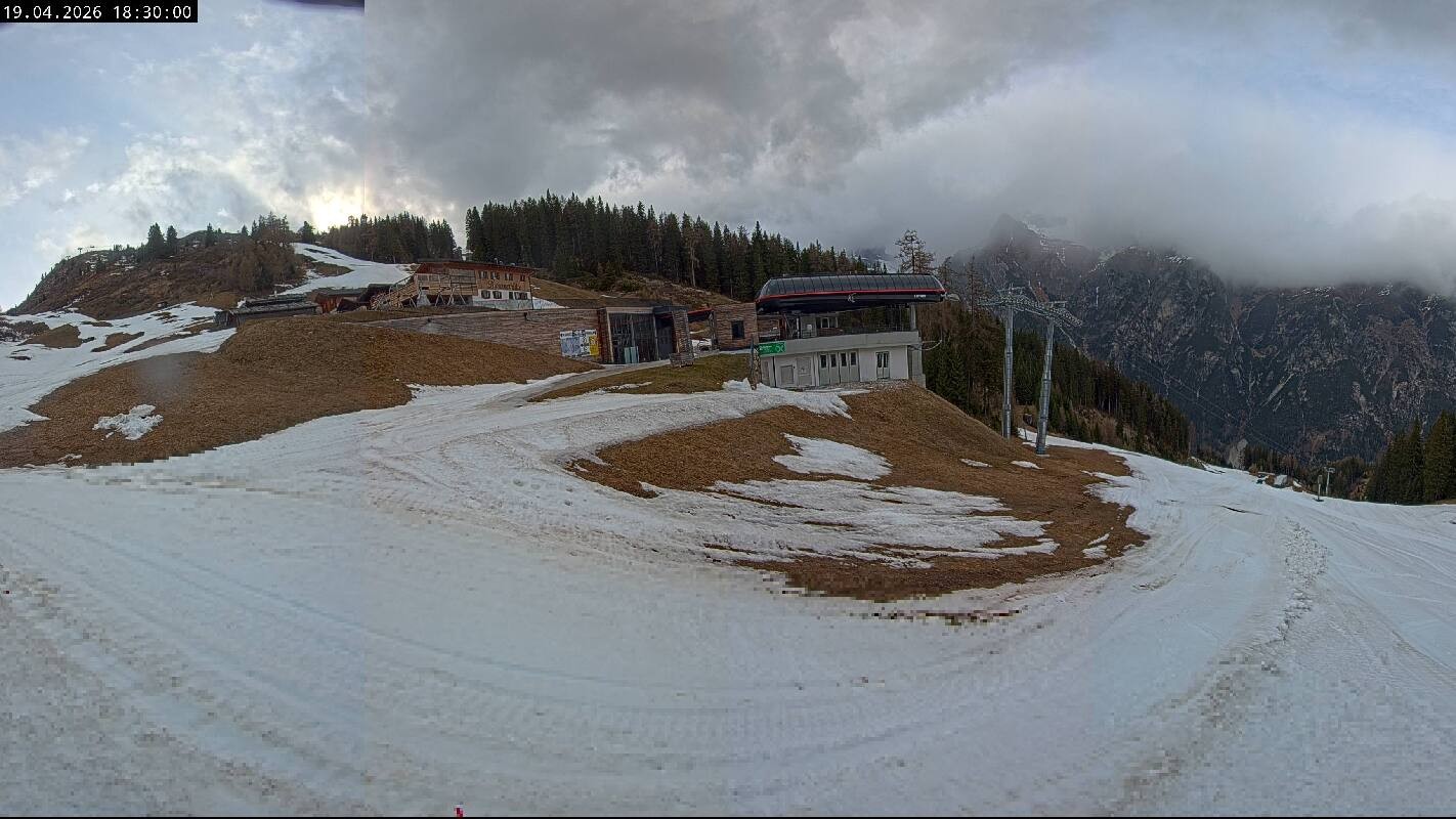 Archiv Foto Webcam Ladurns Gondelbahn Bergstation