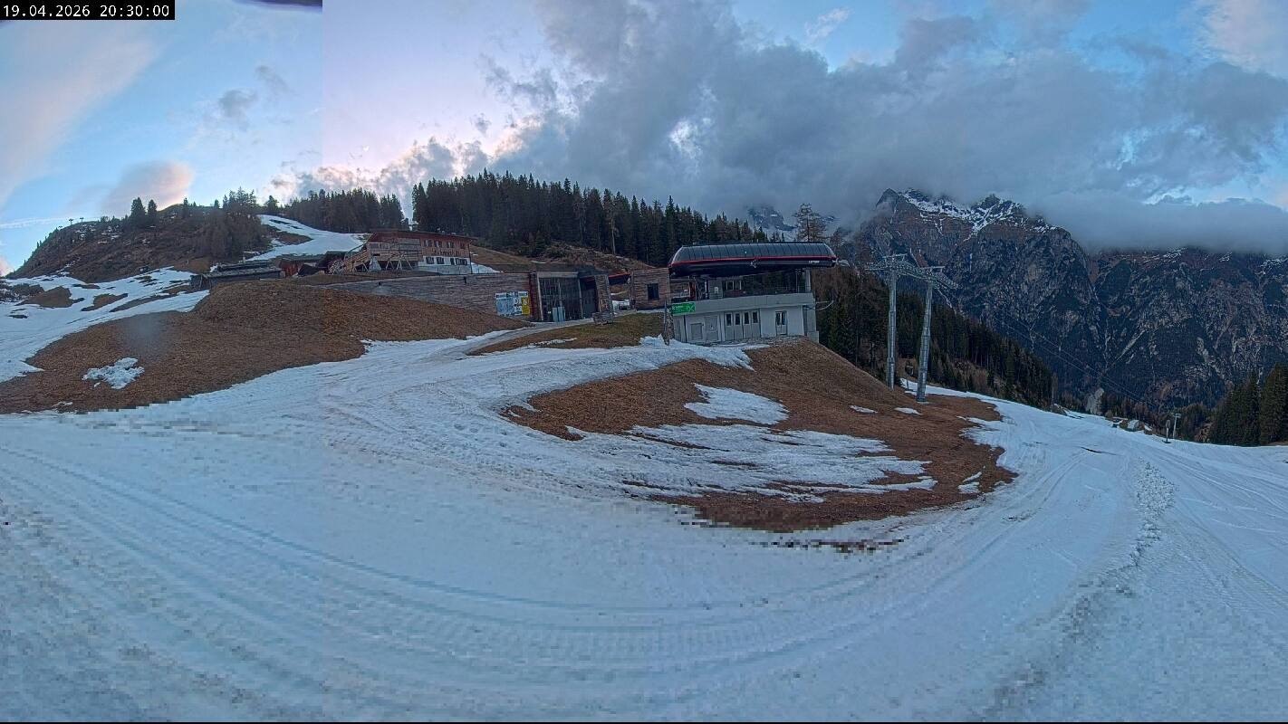 Archiv Foto Webcam Ladurns Gondelbahn Bergstation