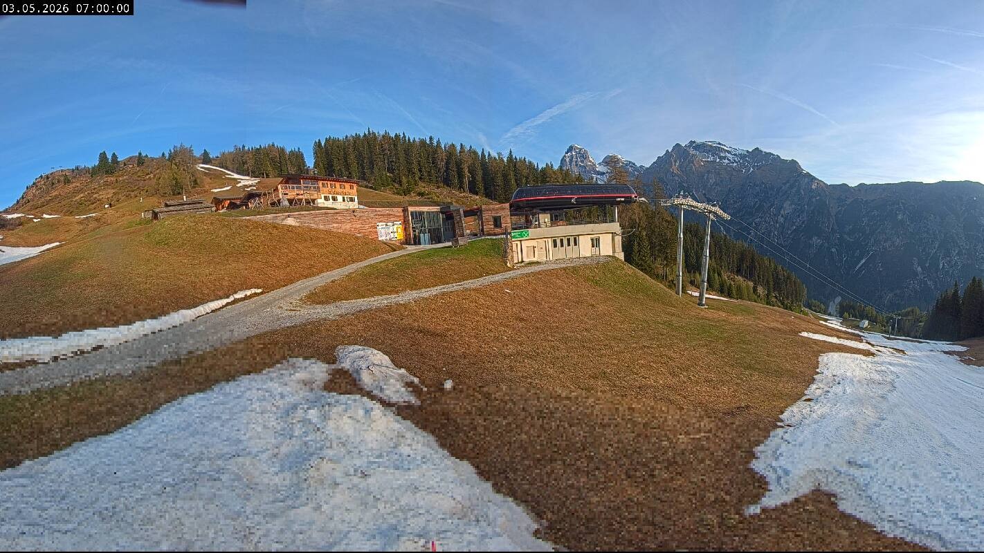 Archiv Foto Webcam Ladurns Gondelbahn Bergstation