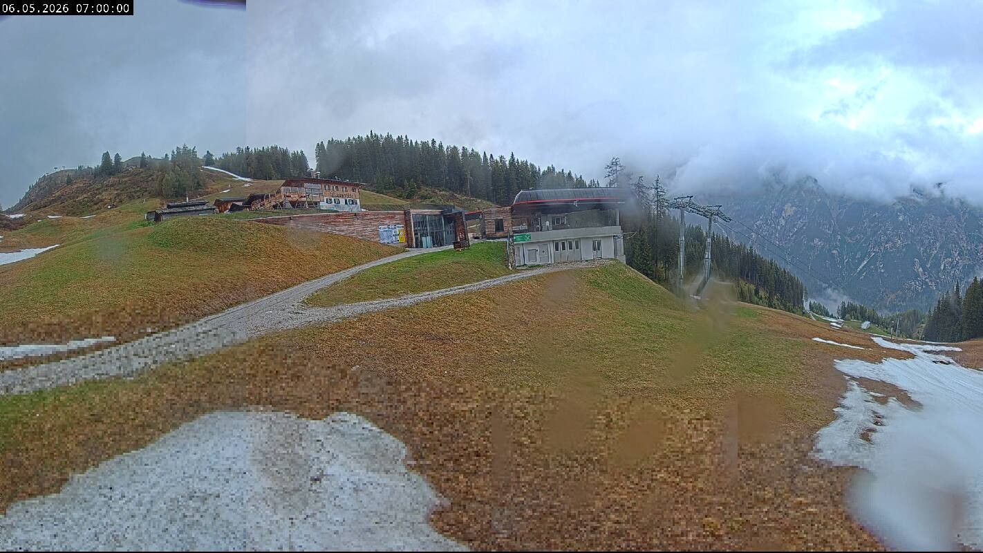 Archiv Foto Webcam Ladurns Gondelbahn Bergstation