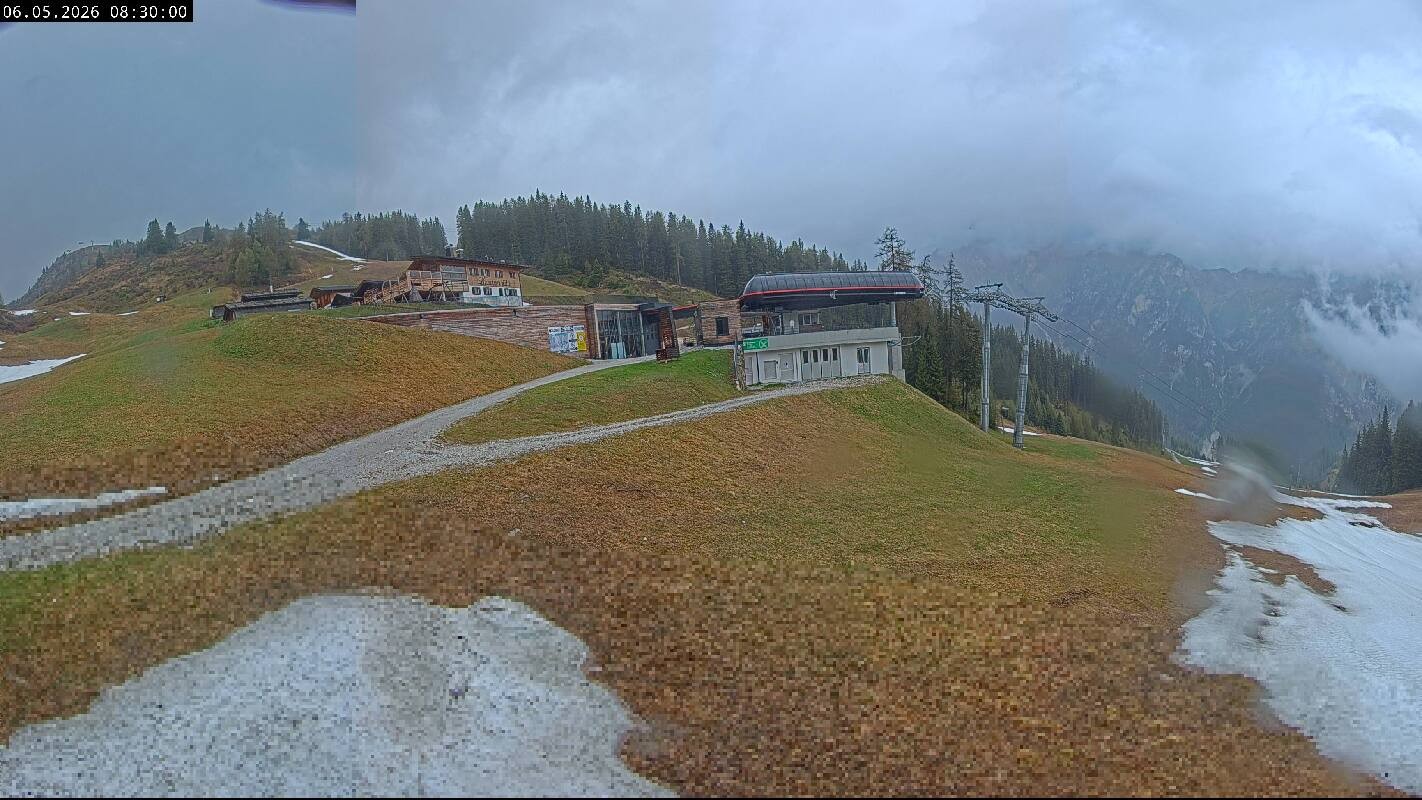 Archiv Foto Webcam Ladurns Gondelbahn Bergstation