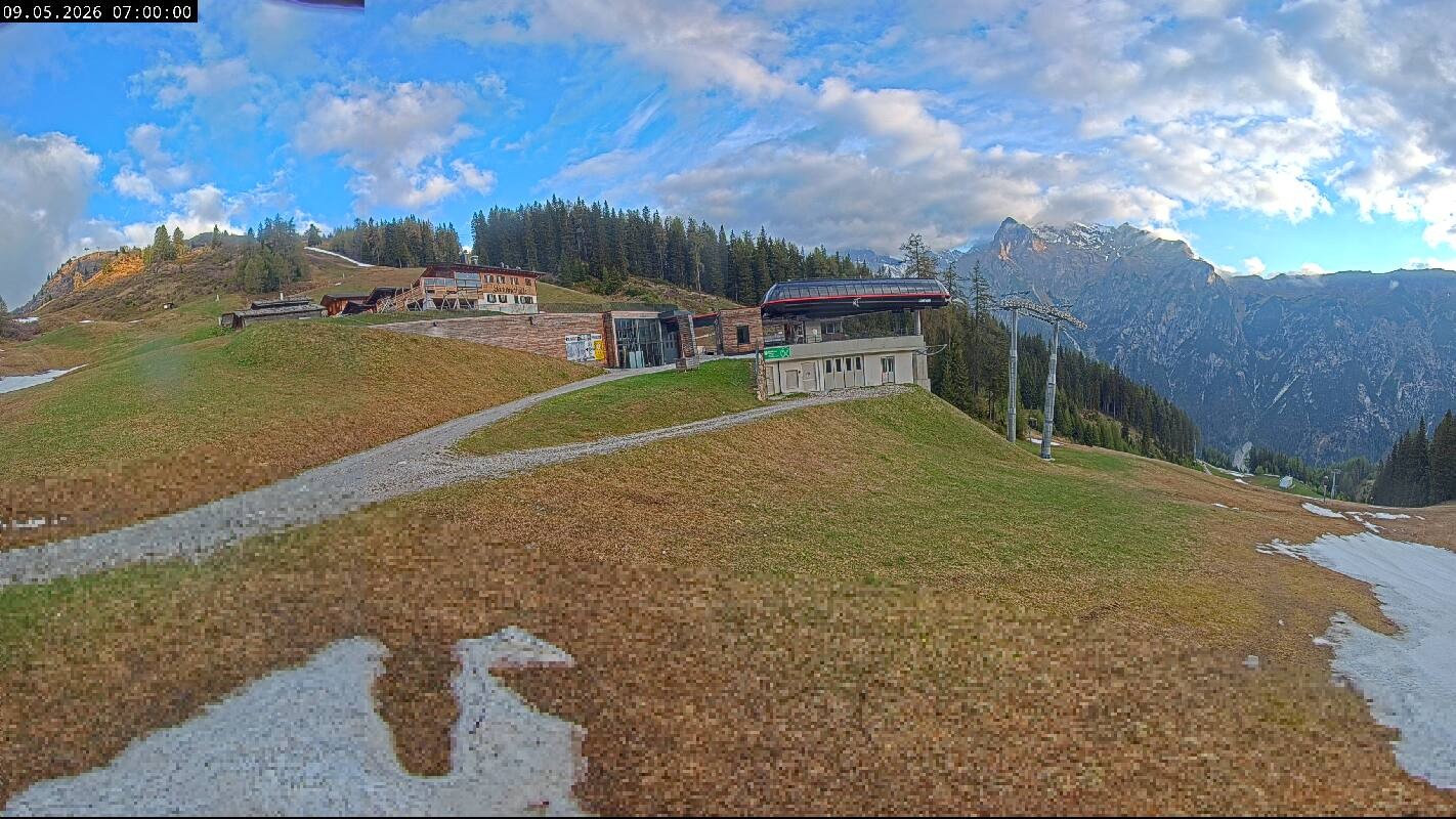 Archiv Foto Webcam Ladurns Gondelbahn Bergstation