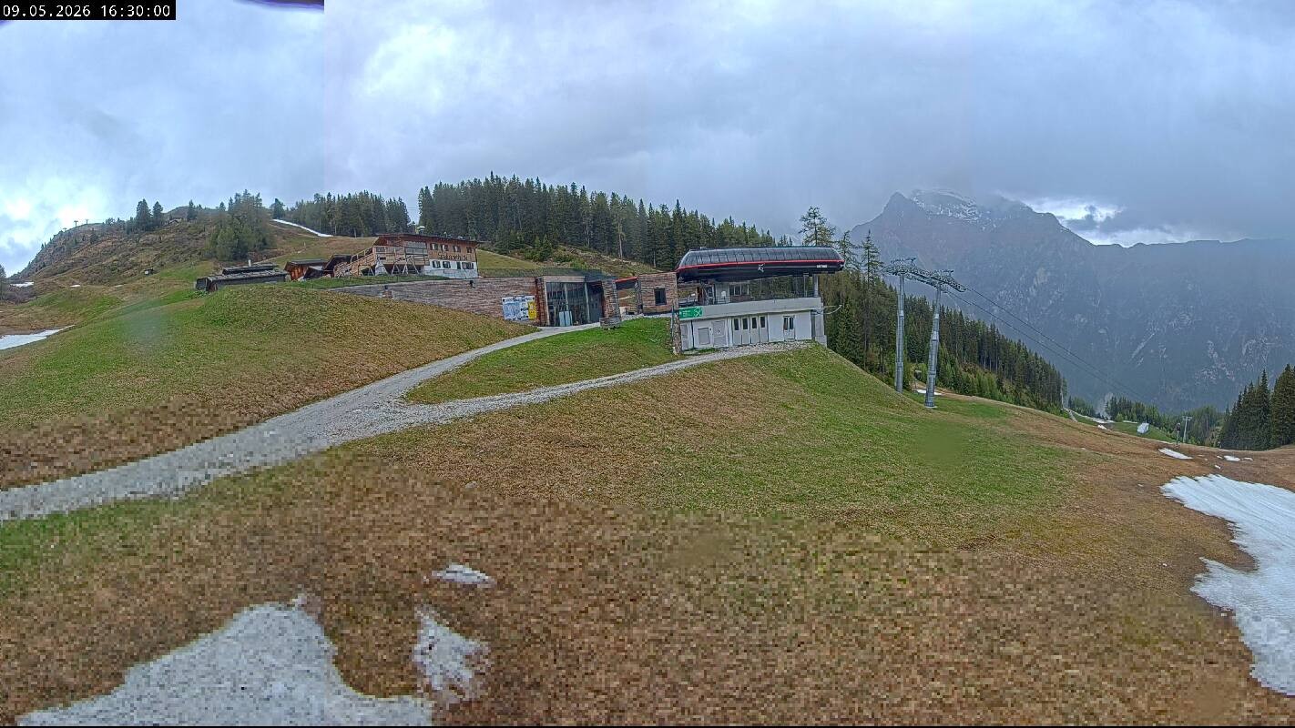 Archiv Foto Webcam Ladurns Gondelbahn Bergstation