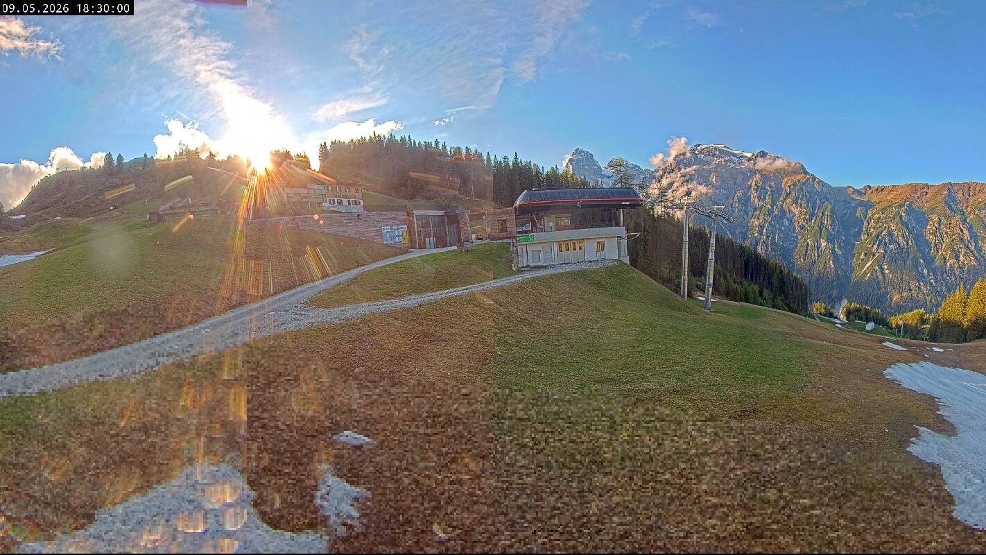 Archiv Foto Webcam Ladurns Gondelbahn Bergstation