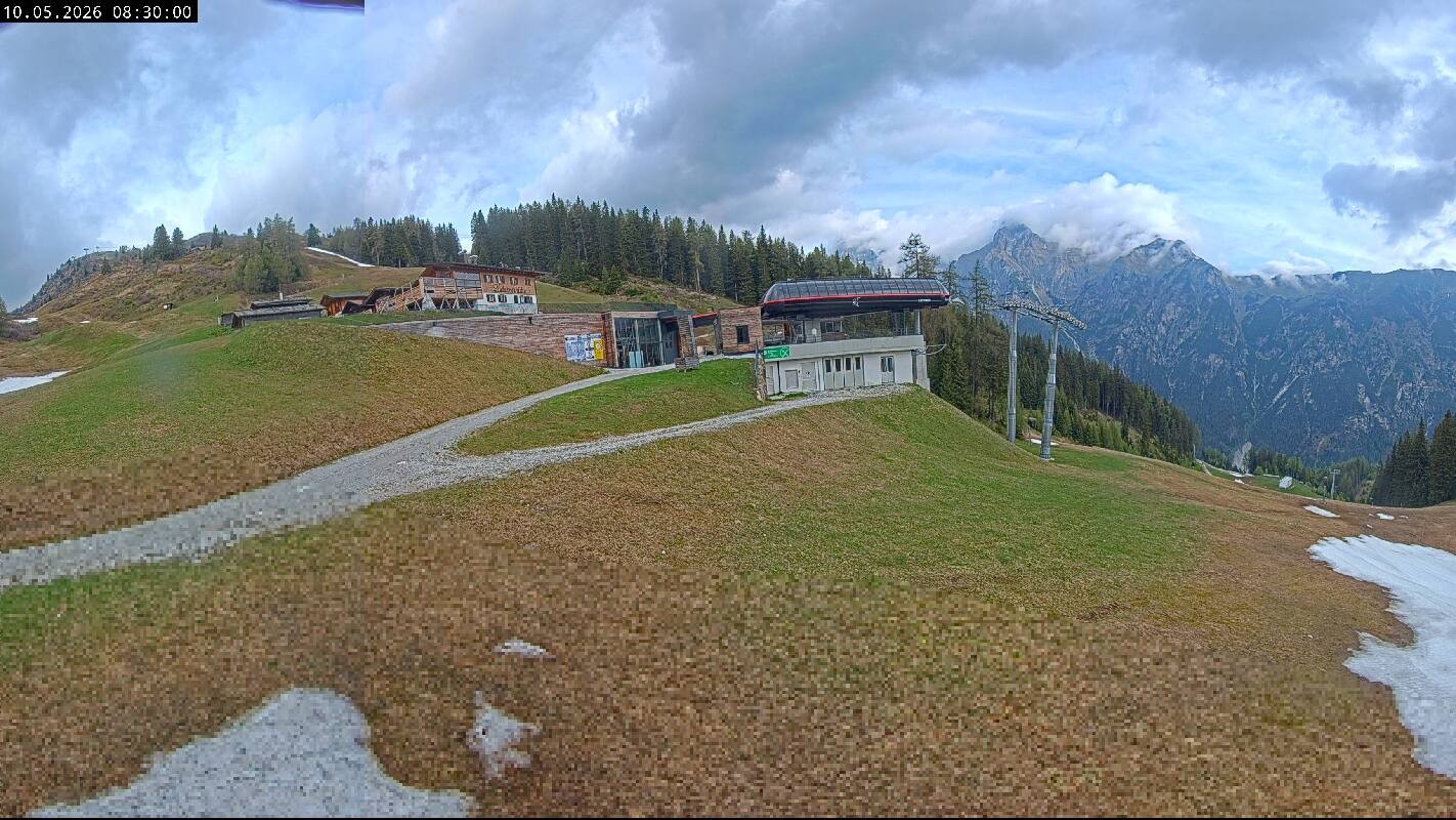 Archiv Foto Webcam Ladurns Gondelbahn Bergstation