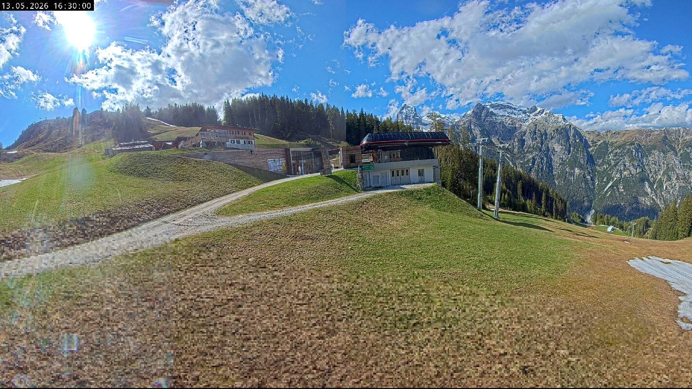 Archiv Foto Webcam Ladurns Gondelbahn Bergstation