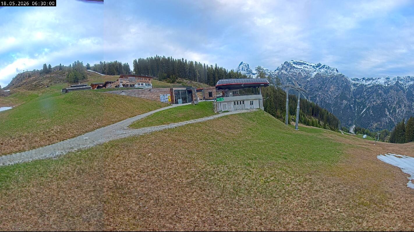 Archiv Foto Webcam Ladurns Gondelbahn Bergstation