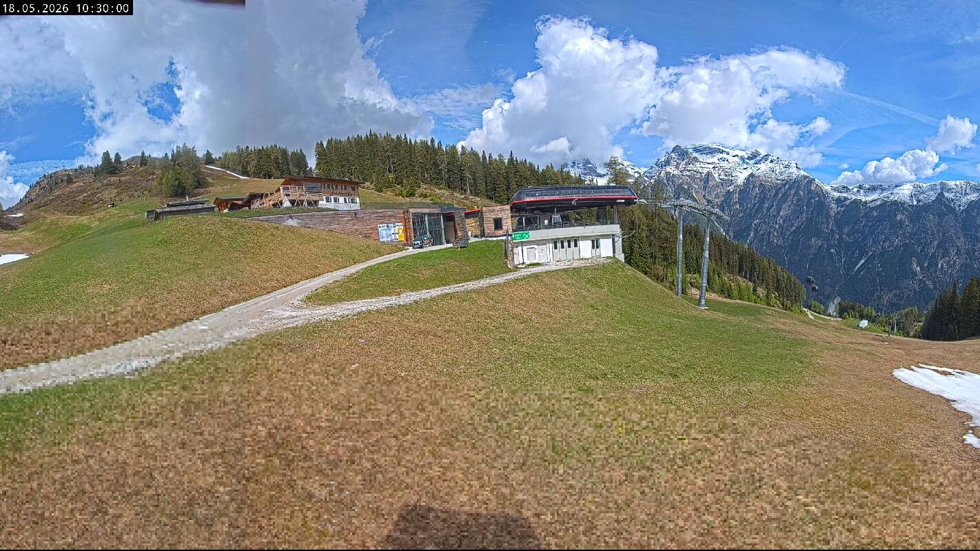Archiv Foto Webcam Ladurns Gondelbahn Bergstation