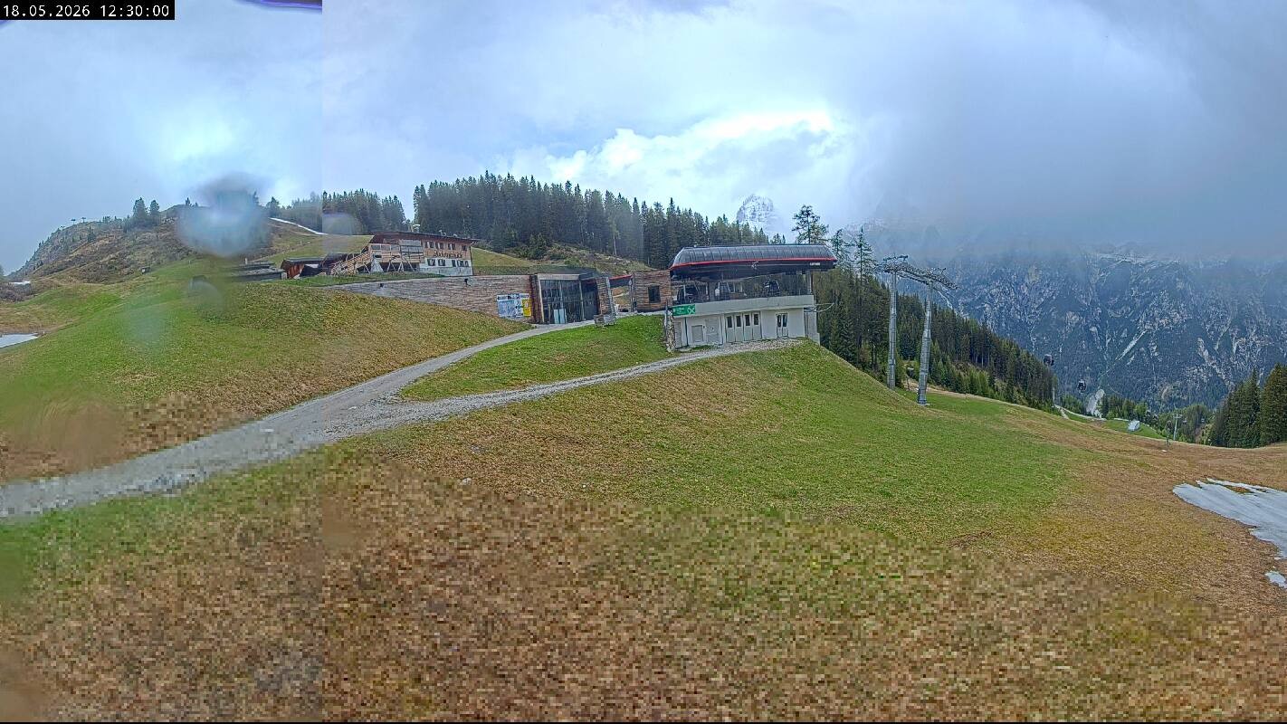 Archiv Foto Webcam Ladurns Gondelbahn Bergstation