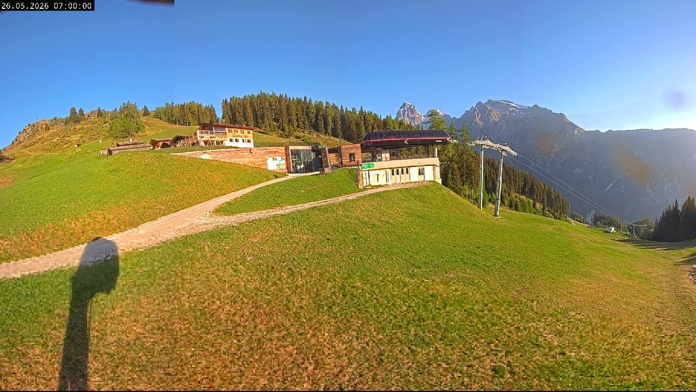 Archiv Foto Webcam Ladurns Gondelbahn Bergstation