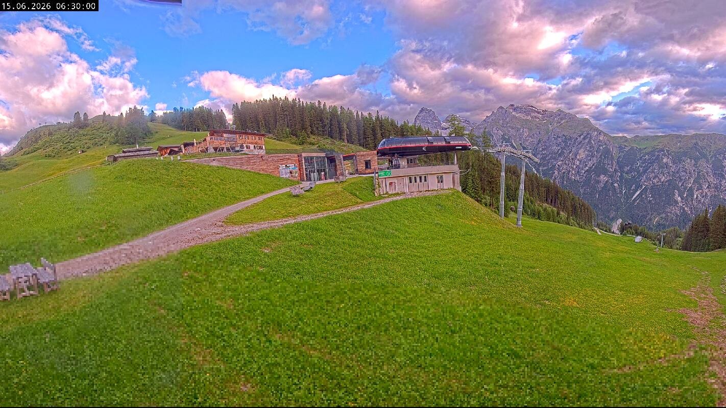 Archiv Foto Webcam Ladurns Gondelbahn Bergstation