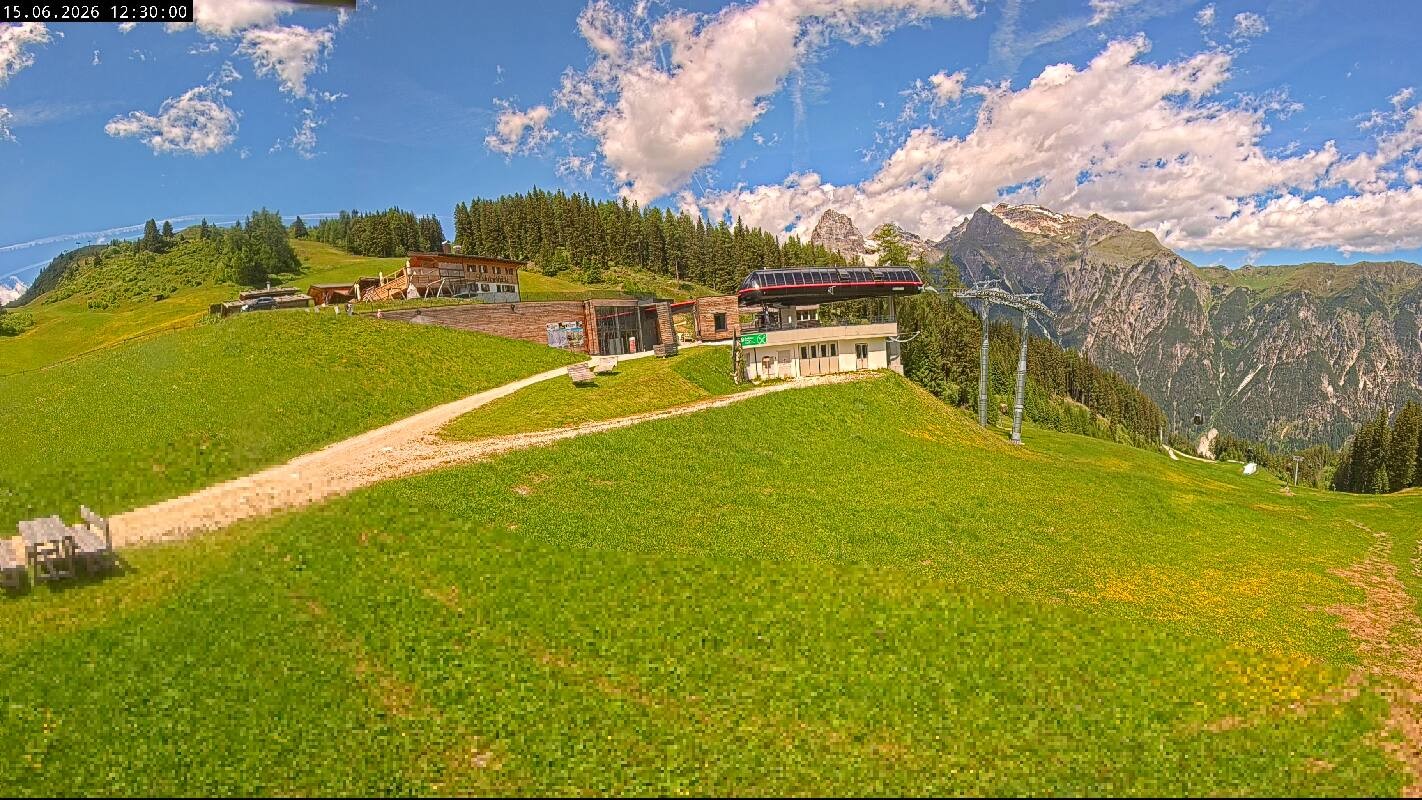 Archiv Foto Webcam Ladurns Gondelbahn Bergstation