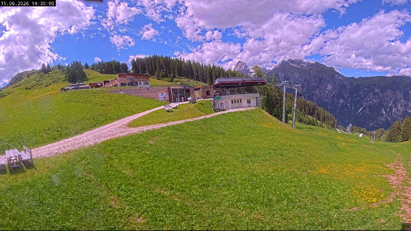 Archiv Foto Webcam Ladurns Gondelbahn Bergstation