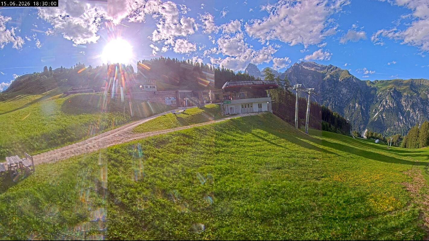 Archiv Foto Webcam Ladurns Gondelbahn Bergstation