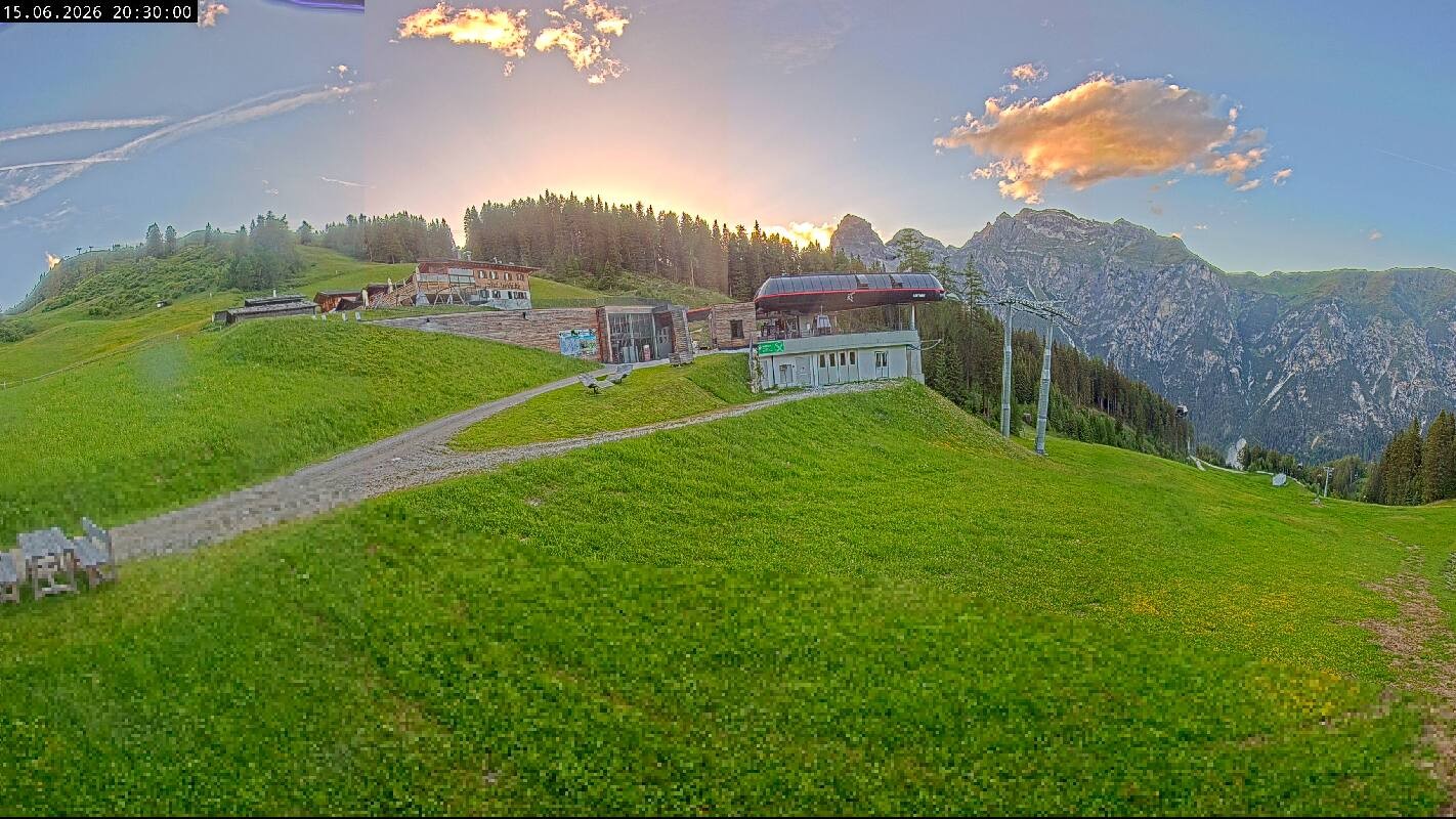 Archiv Foto Webcam Ladurns Gondelbahn Bergstation