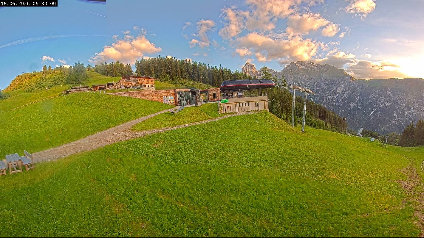 Archived image Webcam Top Station Ladurns gondola