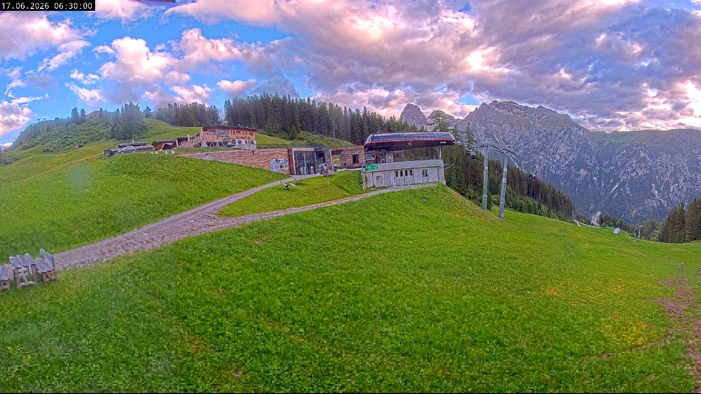 Archiv Foto Webcam Ladurns Gondelbahn Bergstation