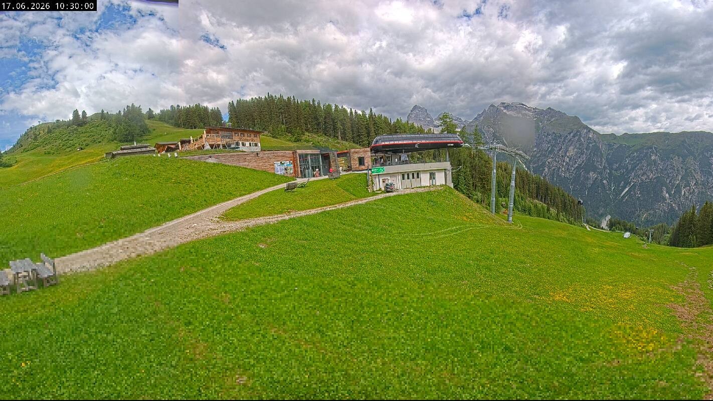 Archiv Foto Webcam Ladurns Gondelbahn Bergstation
