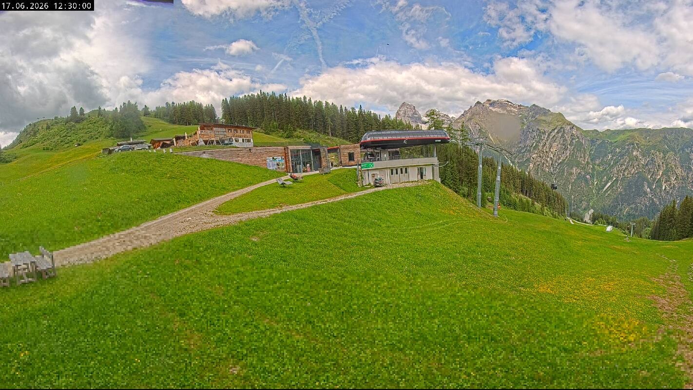 Archiv Foto Webcam Ladurns Gondelbahn Bergstation