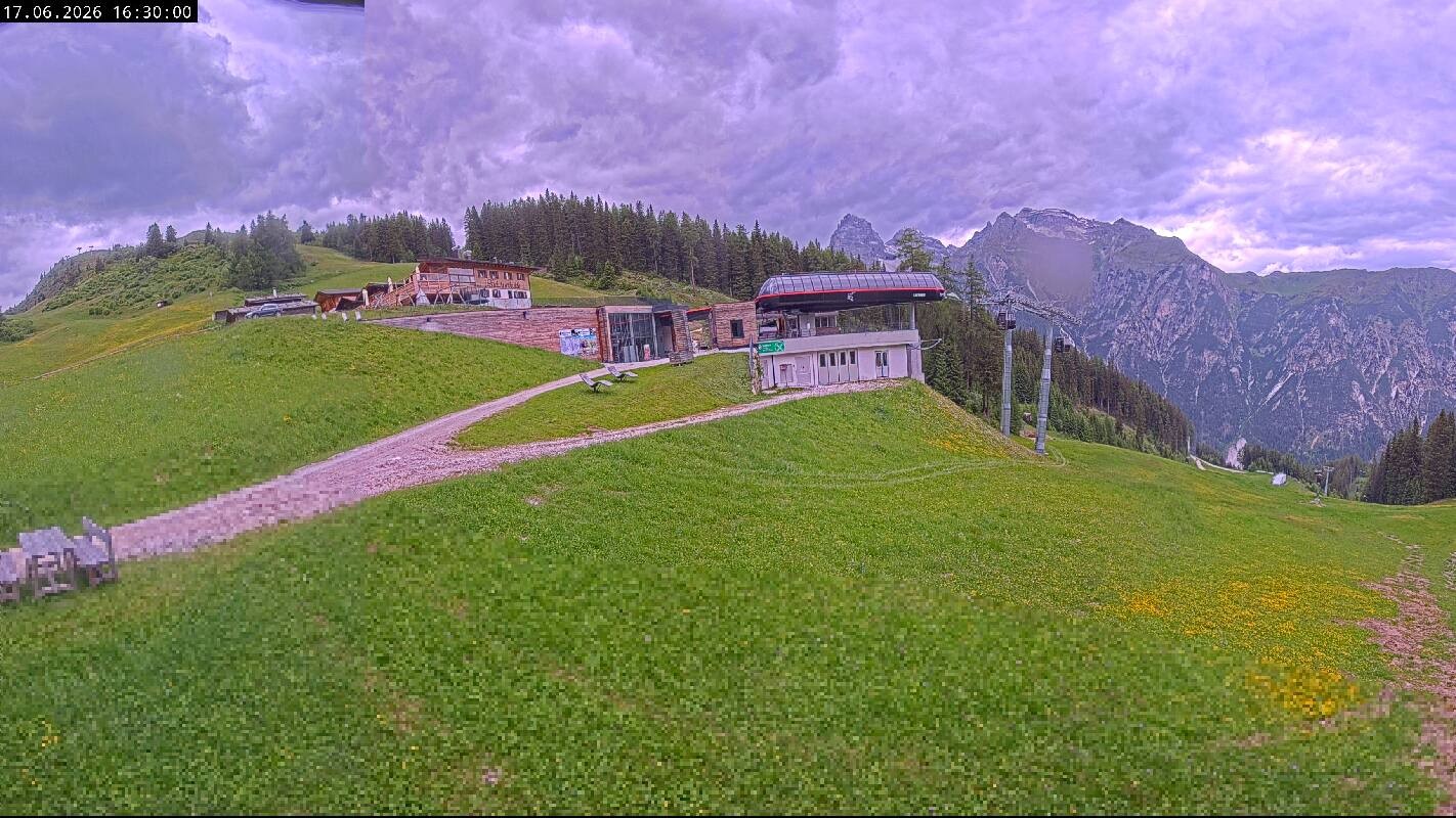 Archiv Foto Webcam Ladurns Gondelbahn Bergstation