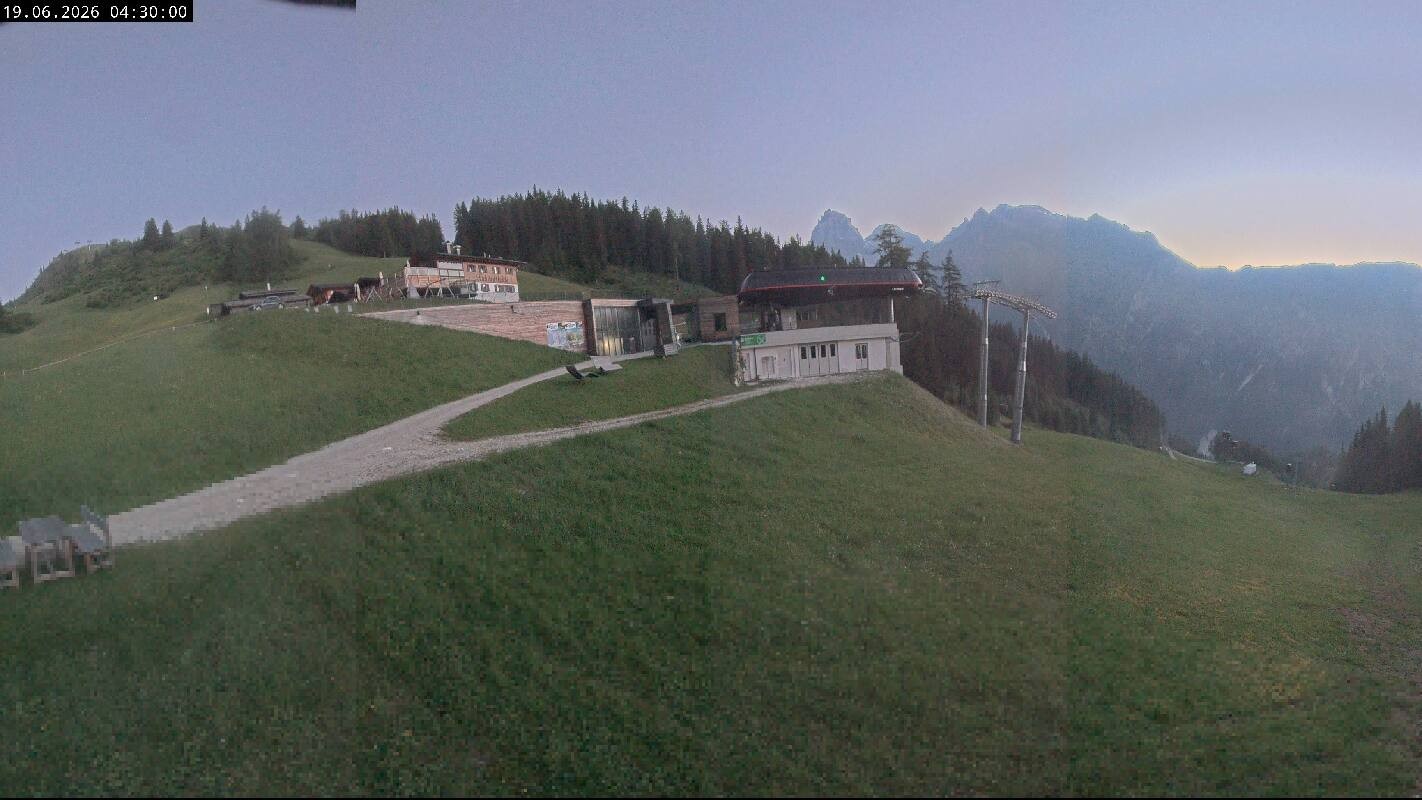 Archiv Foto Webcam Ladurns Gondelbahn Bergstation