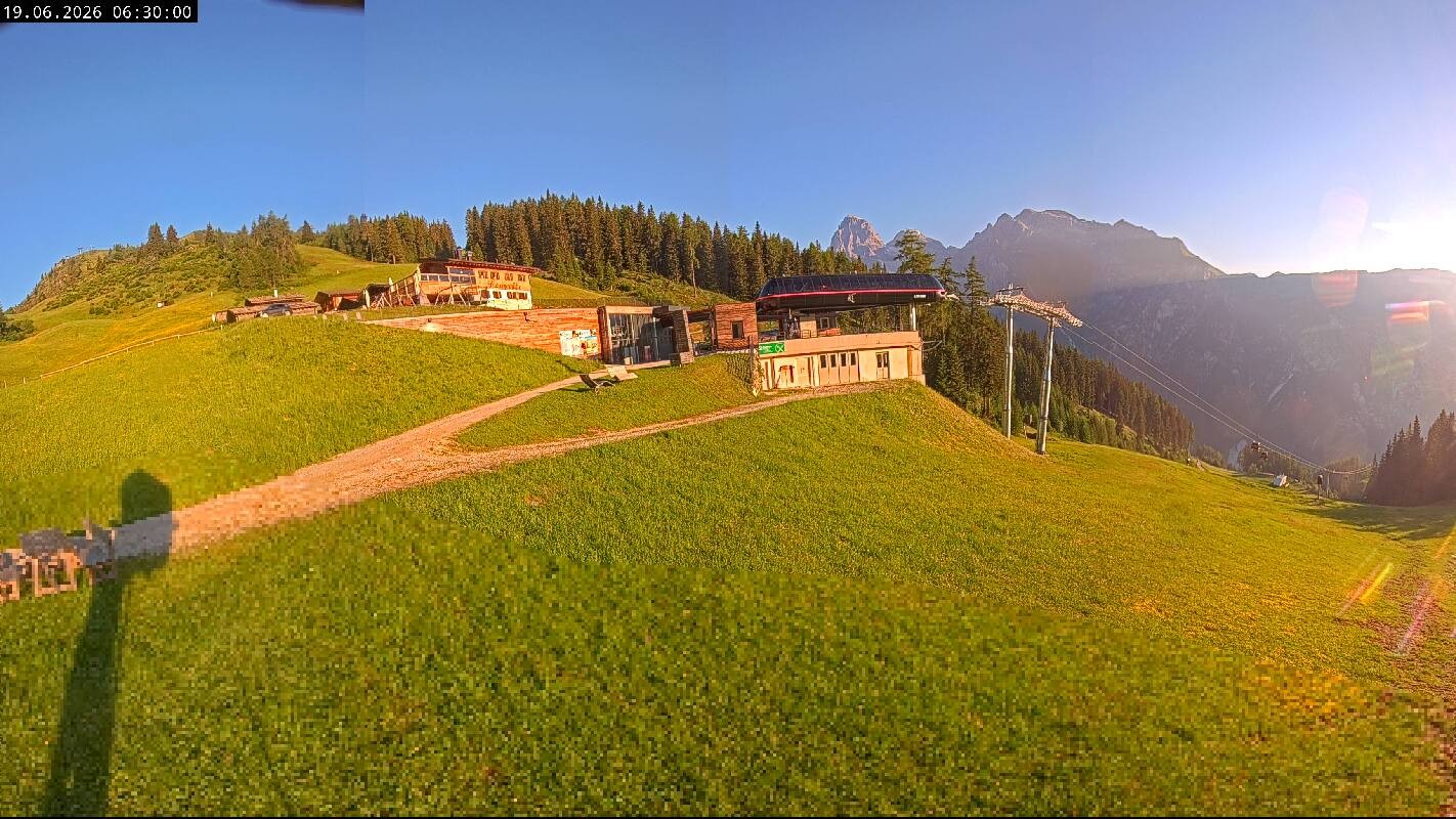 Archiv Foto Webcam Ladurns Gondelbahn Bergstation