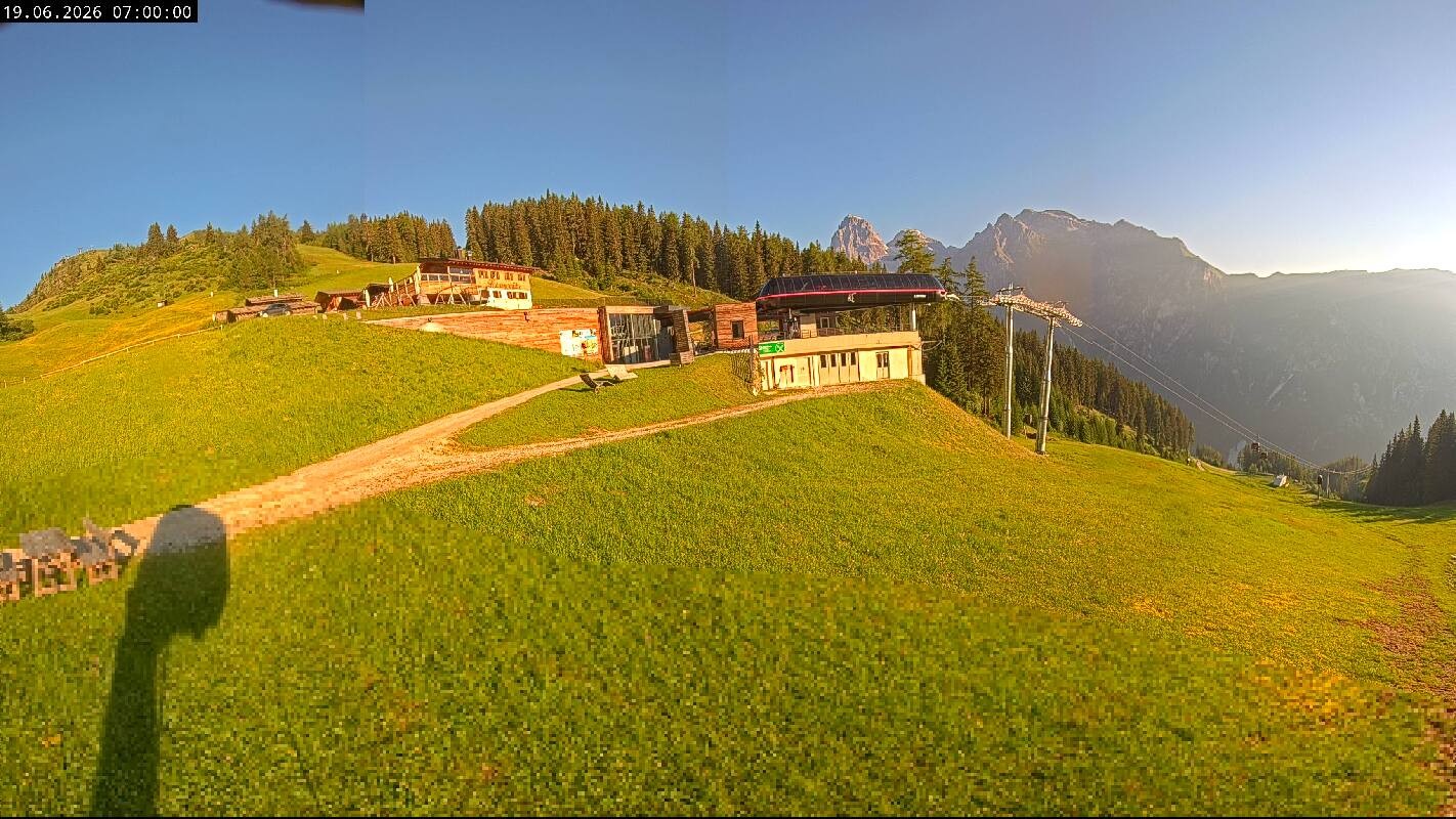 Archiv Foto Webcam Ladurns Gondelbahn Bergstation