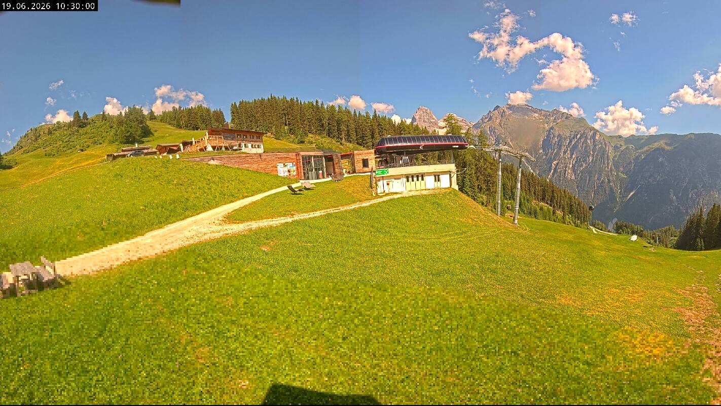 Archiv Foto Webcam Ladurns Gondelbahn Bergstation