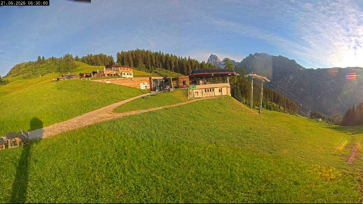 Archiv Foto Webcam Ladurns Gondelbahn Bergstation