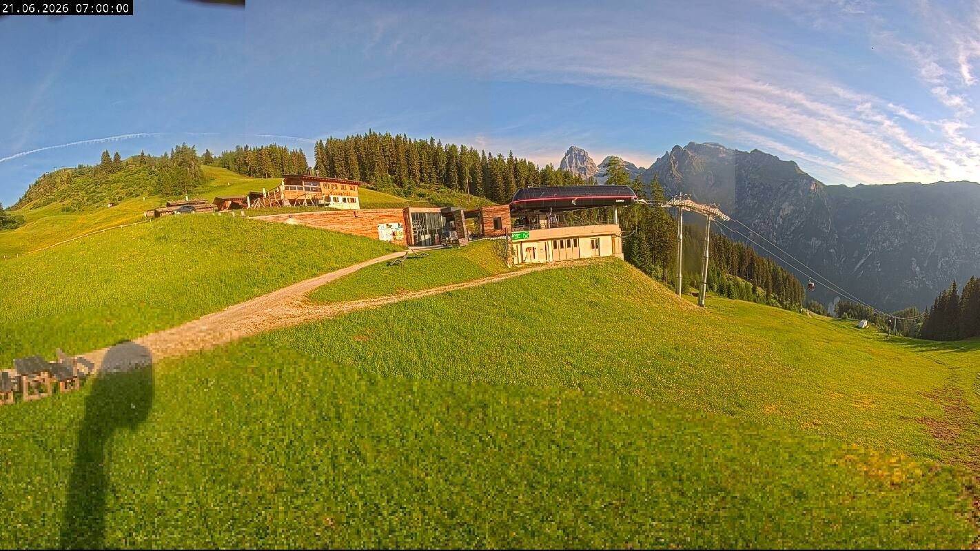 Archiv Foto Webcam Ladurns Gondelbahn Bergstation
