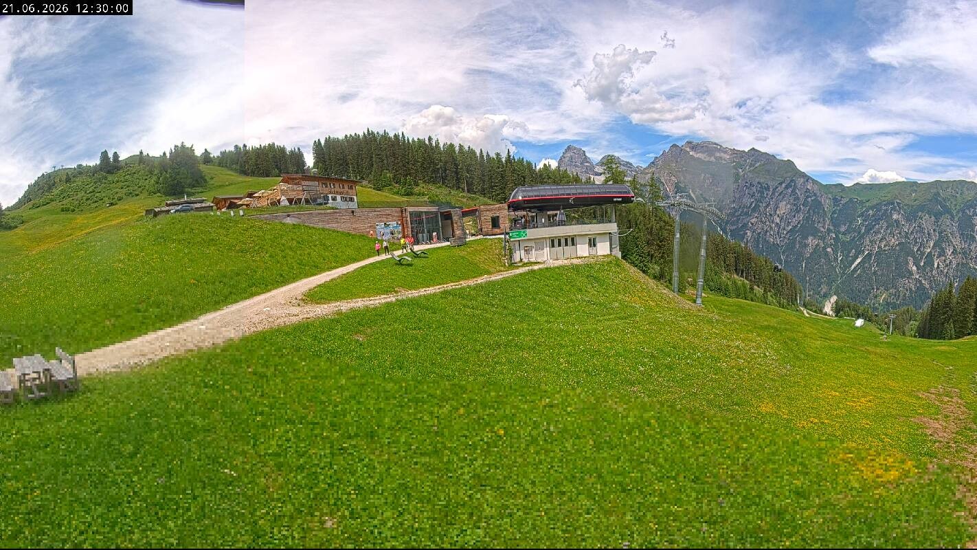 Archiv Foto Webcam Ladurns Gondelbahn Bergstation