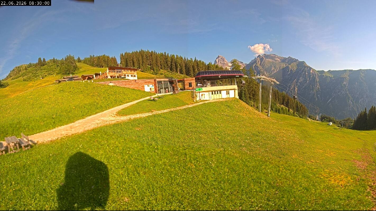 Archiv Foto Webcam Ladurns Gondelbahn Bergstation