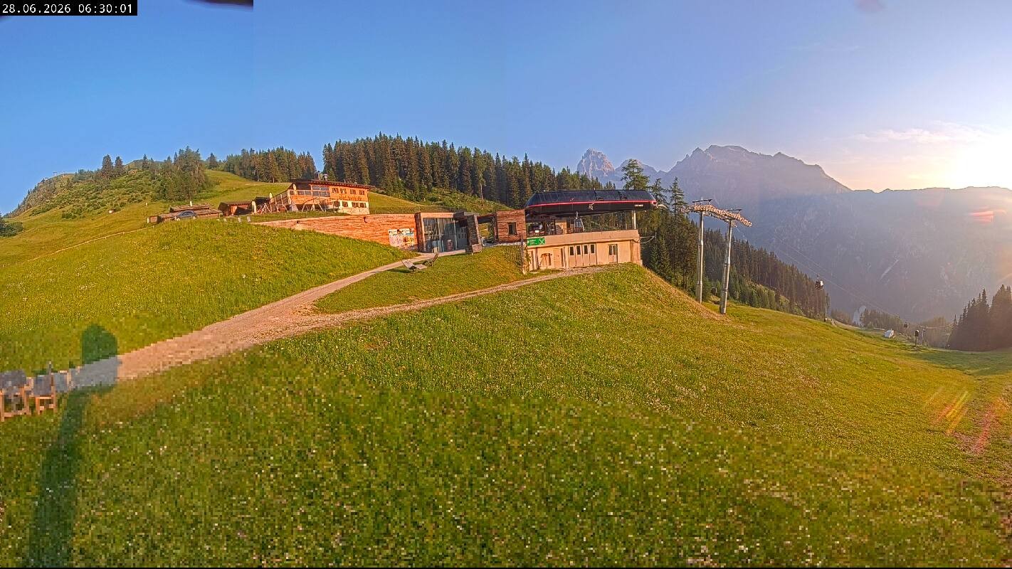 Archiv Foto Webcam Ladurns Gondelbahn Bergstation